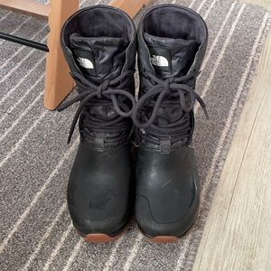 North face winter women’s boots size 8